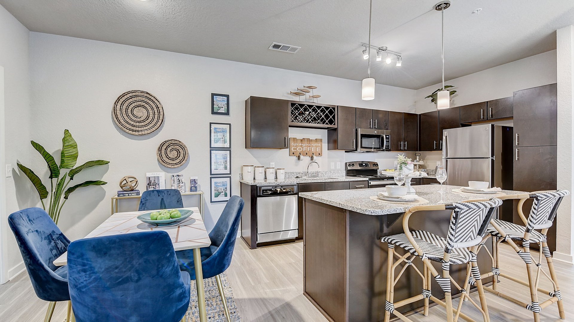 Photos & Virtual Tours Springs at Posner Park Apts